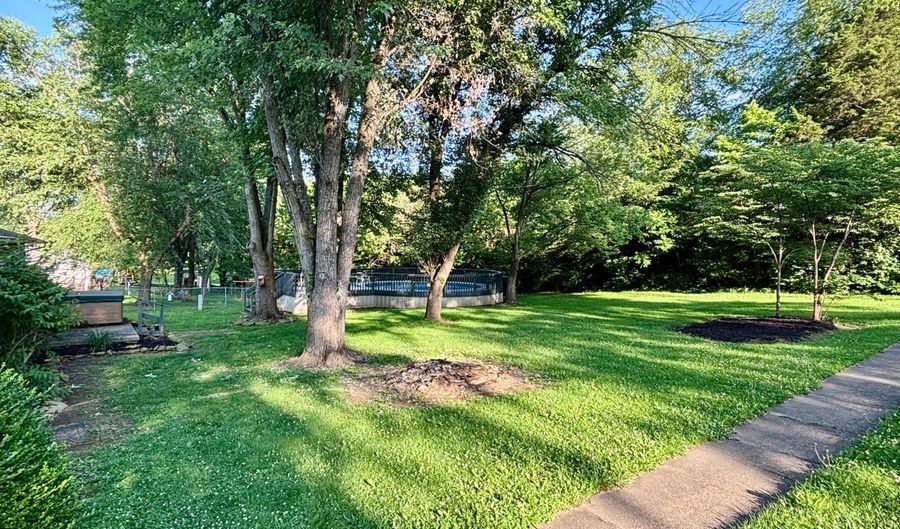 301 E. Pine St, Albion, IL 62806 - 3 Beds, 1 Bath