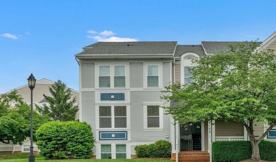 44152 NATALIE Ter 201, Ashburn, VA 20147 - 2 Beds, 2 Bath