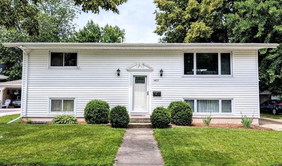 1407 S KERNAN Ave, Appleton, WI 54915 - 3 Beds, 2 Bath