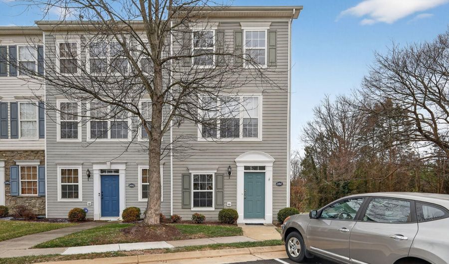 21867 GOODWOOD Ter, Ashburn, VA 20147 - 2 Beds, 2 Bath