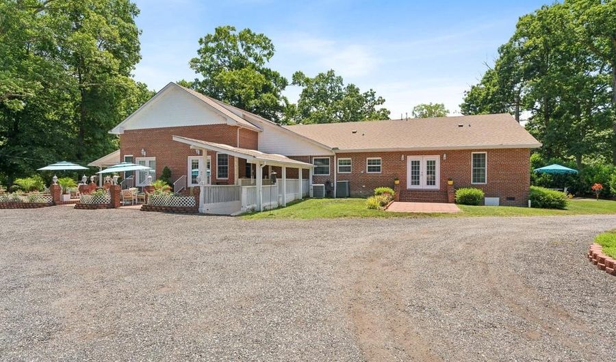 1211 PINE Ln, Accokeek, MD 20607 - 4 Beds, 5 Bath