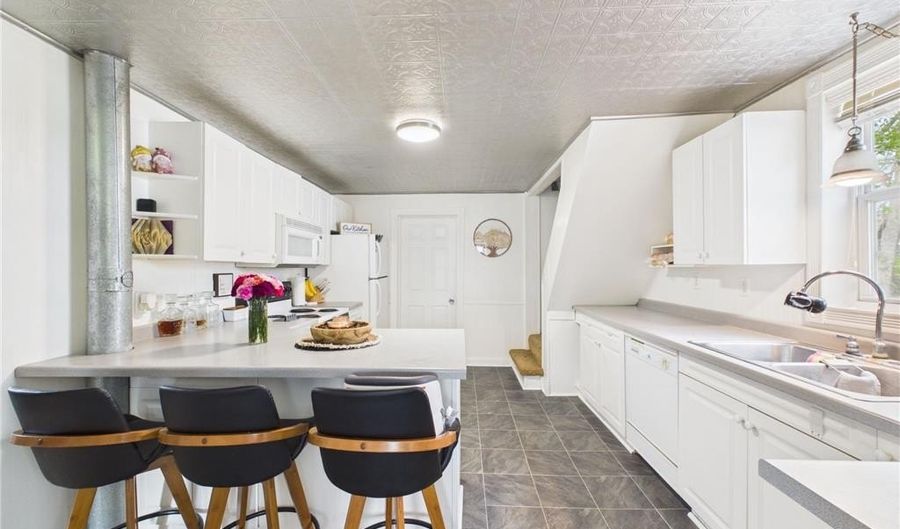 520 8th St, Albany, MN 56307 - 2 Beds, 1 Bath