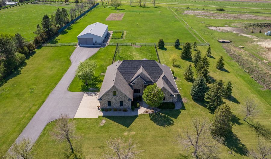 2955 N Roosevelt St, Aberdeen, SD 57401 - 4 Beds, 4 Bath