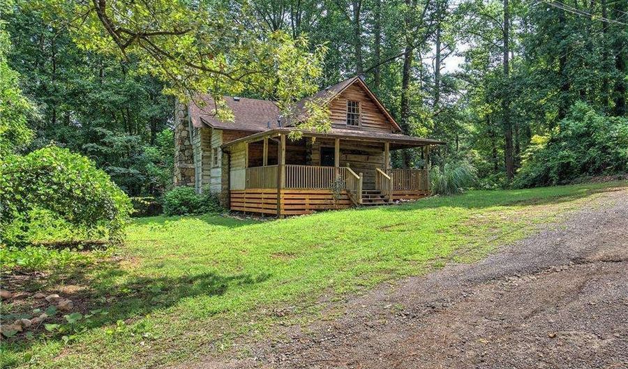 6263 James Dupree Ln, Acworth, GA 30102 - 3 Beds, 1 Bath