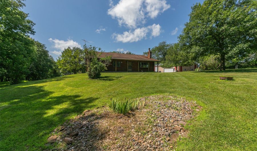 27932 337th Ct, Adel, IA 50003 - 3 Beds, 2 Bath