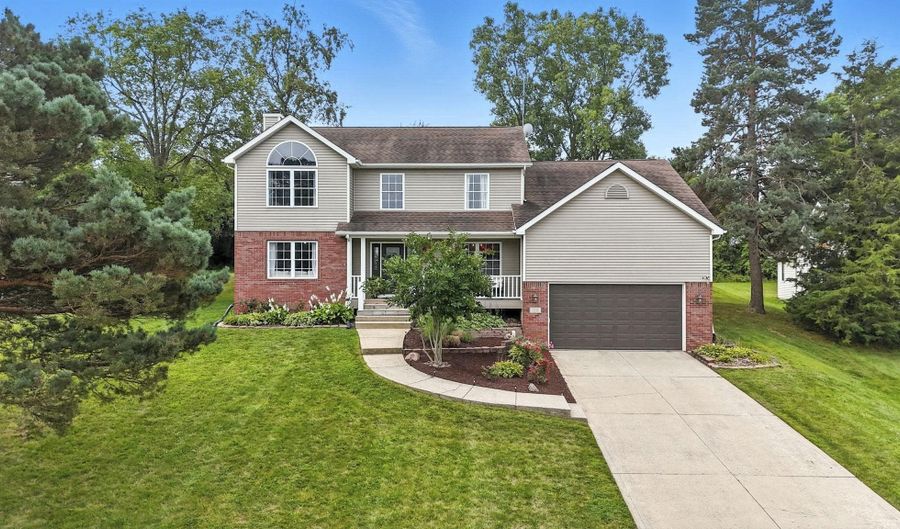 102 Chaudoin Dr, Angola, IN 46703 - 4 Beds, 4 Bath