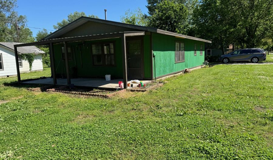 639 W 6th St, Baxter Springs, KS 66713 - 3 Beds, 1 Bath