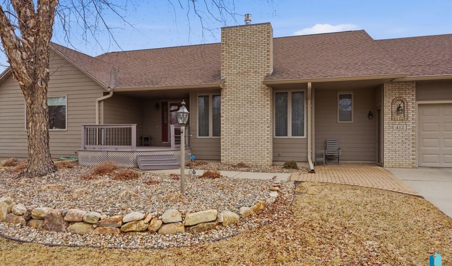 412 E Meadowlark Cir, Brandon, SD 57005 - 2 Beds, 2 Bath
