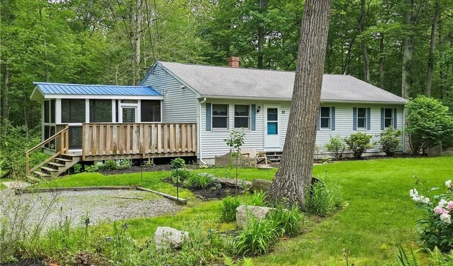 20 Indian Trl, Glocester, RI 02814 - 3 Beds, 2 Bath