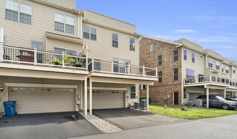 22515 NAUGATUCK Sq, Ashburn, VA 20148 - 4 Beds, 5 Bath