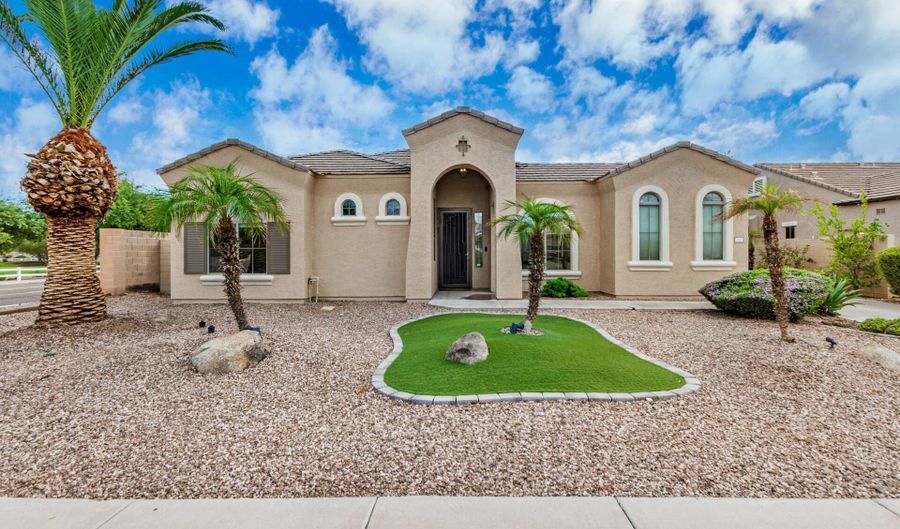 789 E SAN CARLOS Way, Chandler, AZ 85249 - 4 Beds, 4 Bath