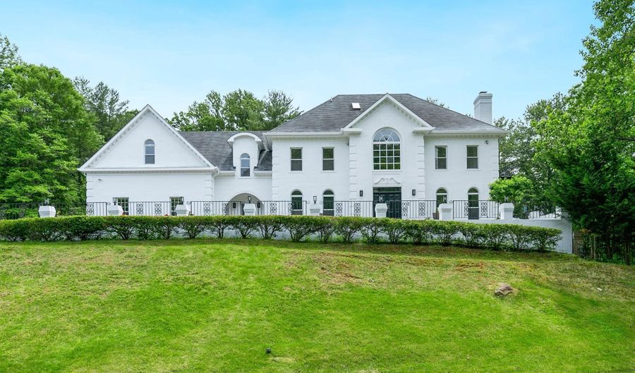 6801 CAPRI Pl, Bethesda, MD 20817 - 6 Beds, 7 Bath
