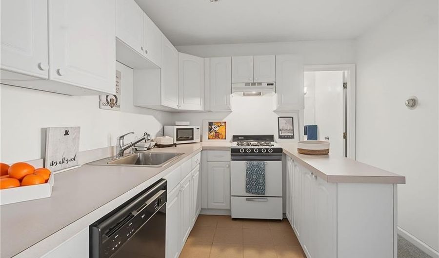 132 Hoffman Ave 207, Cranston, RI 02920 - 1 Beds, 1 Bath