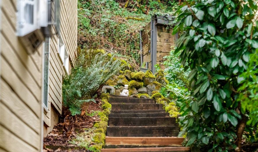 4196 SE PINEHURST Ave, Milwaukie, OR 97267 - 3 Beds, 3 Bath