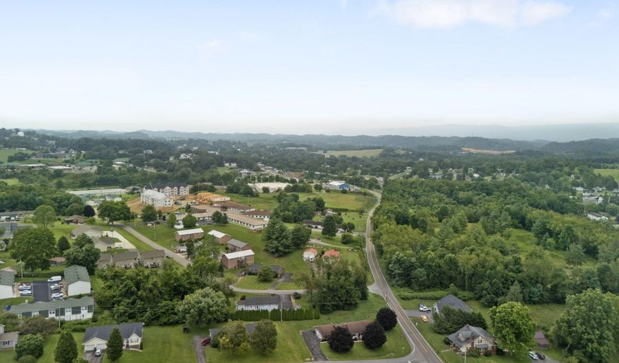 506 Cherry Hill Dr, Abingdon, VA 24210 - 4 Beds, 2 Bath