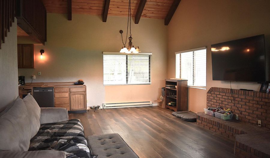 251 HILLVIEW Dr, Auburn, WY 83111 - 3 Beds, 2 Bath