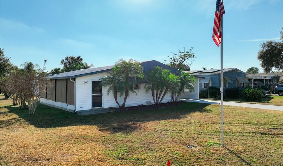 13338 ORANGE BLOSSOM St, Astatula, FL 34705 - 3 Beds, 2 Bath