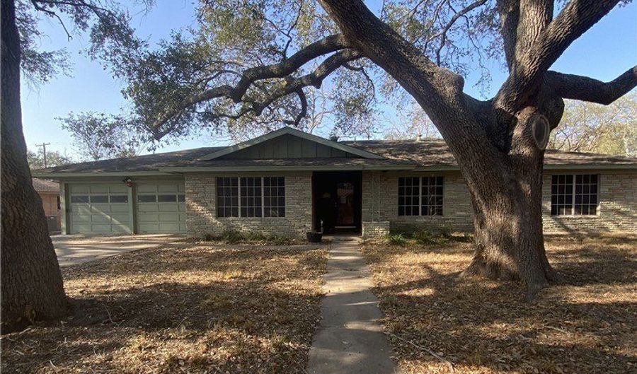1119 Jefferson St, Alice, TX 78332 - 4 Beds, 2 Bath