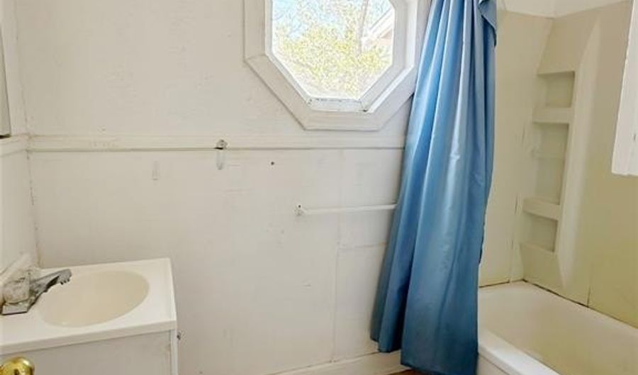 1033 Ballinger St, Abilene, TX 79605 - 2 Beds, 1 Bath