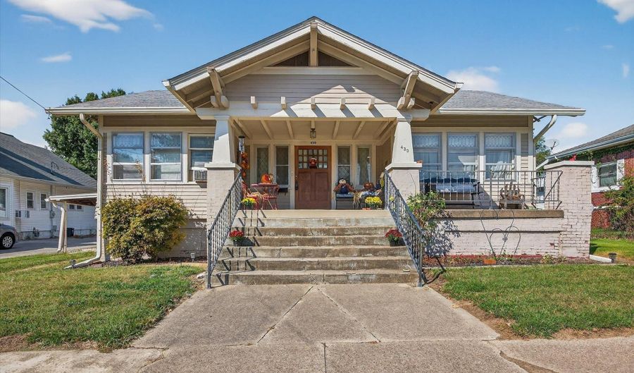 430 W Spring St, Bloomfield, IN 47424 - 3 Beds, 3 Bath