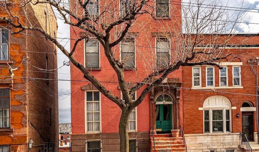 47 Ten Broeck St, Albany, NY 12210 - 10 Beds, 5 Bath