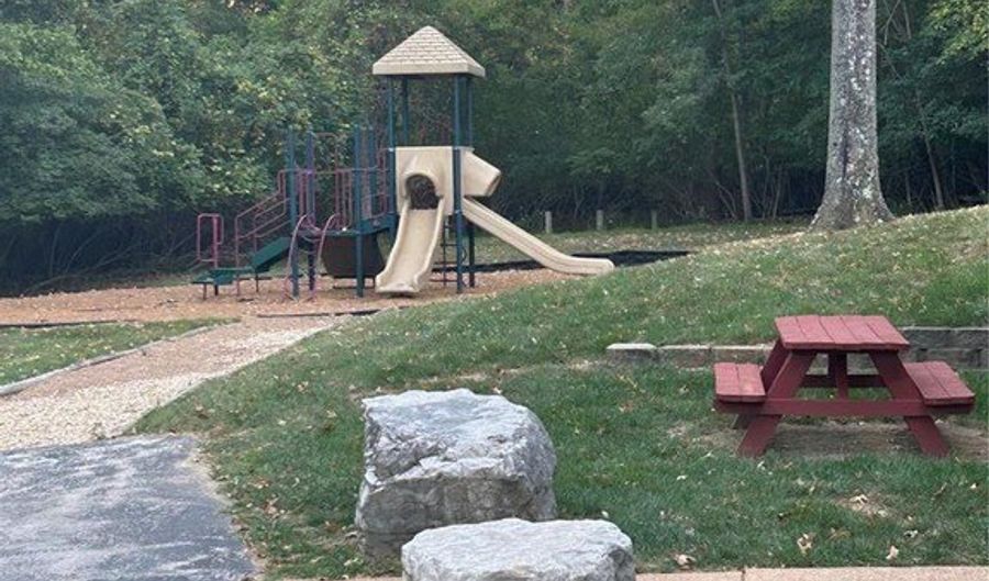 221 Braeshire Dr A, Ballwin, MO 63021 - 3 Beds, 3 Bath