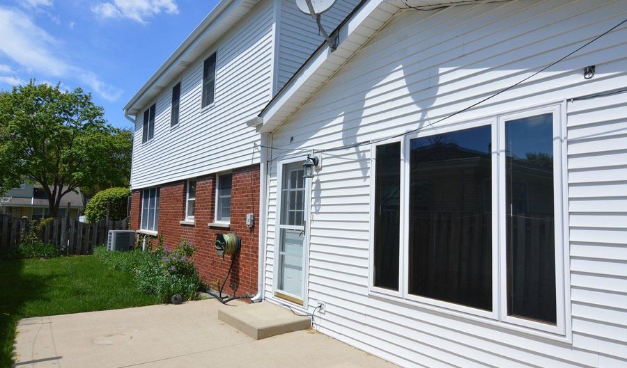 2405 E Miner St, Arlington Heights, IL 60004 - 5 Beds, 4 Bath