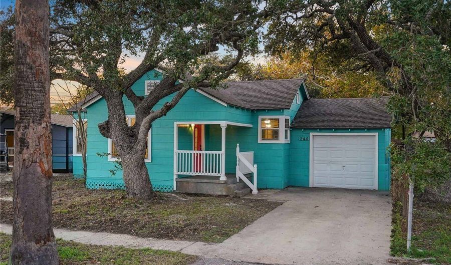 244 S 8th St, Aransas Pass, TX 78336 - 3 Beds, 2 Bath