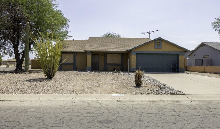 10065 W LEANDER Dr, Arizona City, AZ 85123 - 3 Beds, 2 Bath