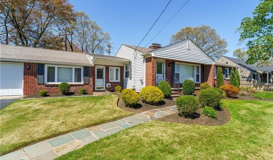 67 Vancouver Ave, Warwick, RI 02886 - 2 Beds, 2 Bath
