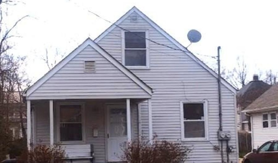 29 Coolidge Ave, Amityville, NY 11701 - 3 Beds, 1 Bath