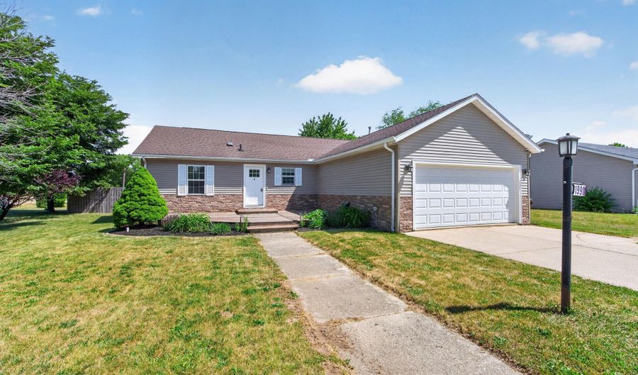 1990 Oak Leaf Dr, Adrian, MI 49221 - 3 Beds, 2 Bath
