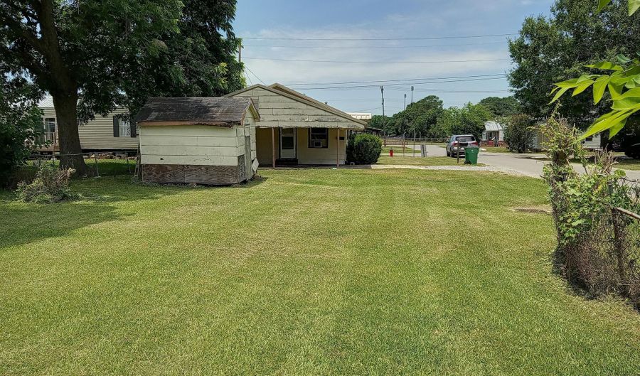 1502 Cherokee St, Abbeville, LA 70510 - 2 Beds, 1 Bath