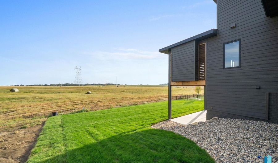 1517 W Autumn Cir, Brandon, SD 57005 - 5 Beds, 4 Bath