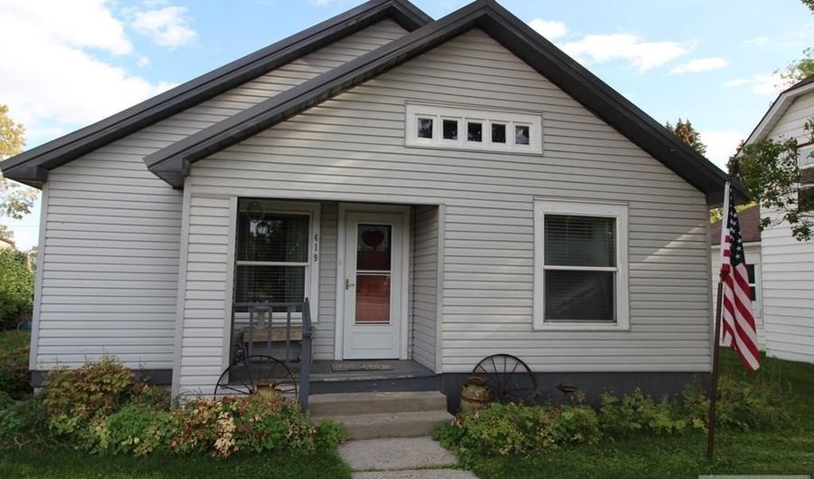 419 W Grand Ave, Arco, ID 83213 - 4 Beds, 2 Bath