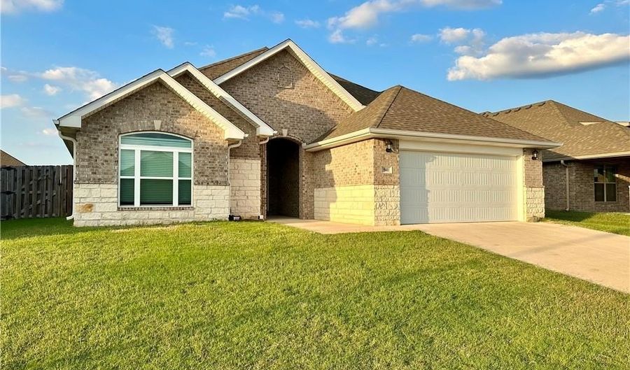 941 Sundance Ln, Bentonville, AR 72712 - 4 Beds, 3 Bath