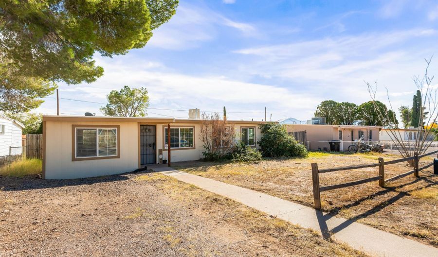 105 COCHISE Dr, Bisbee, AZ 85603 - 3 Beds, 1 Bath