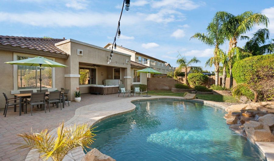 2351 S GLEN Dr, Chandler, AZ 85286 - 4 Beds, 3 Bath