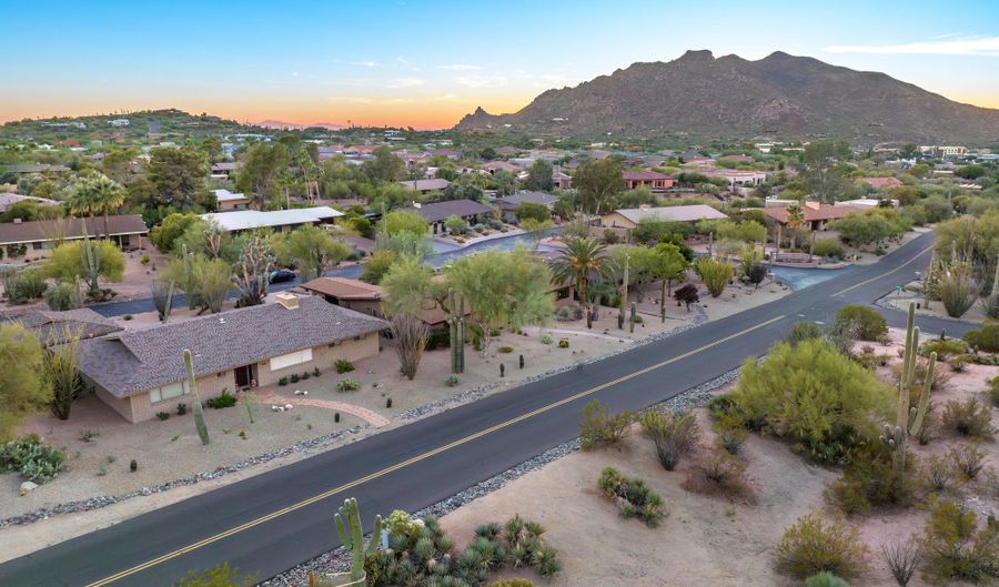 7842 E CAREFREE ESTATES Cir, Carefree, AZ 85377 - 3 Beds, 2 Bath