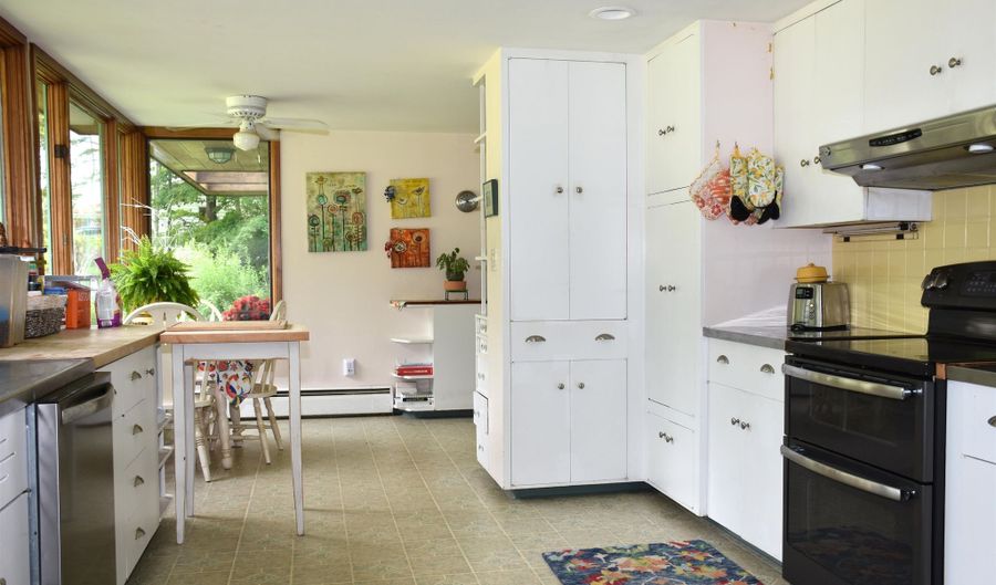 26 Woodland Dr, Barre, VT 05641 - 2 Beds, 3 Bath