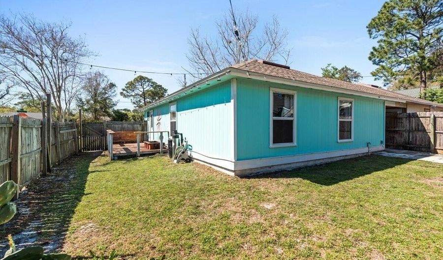 95 W 13TH St, Atlantic Beach, FL 32233 - 3 Beds, 2 Bath