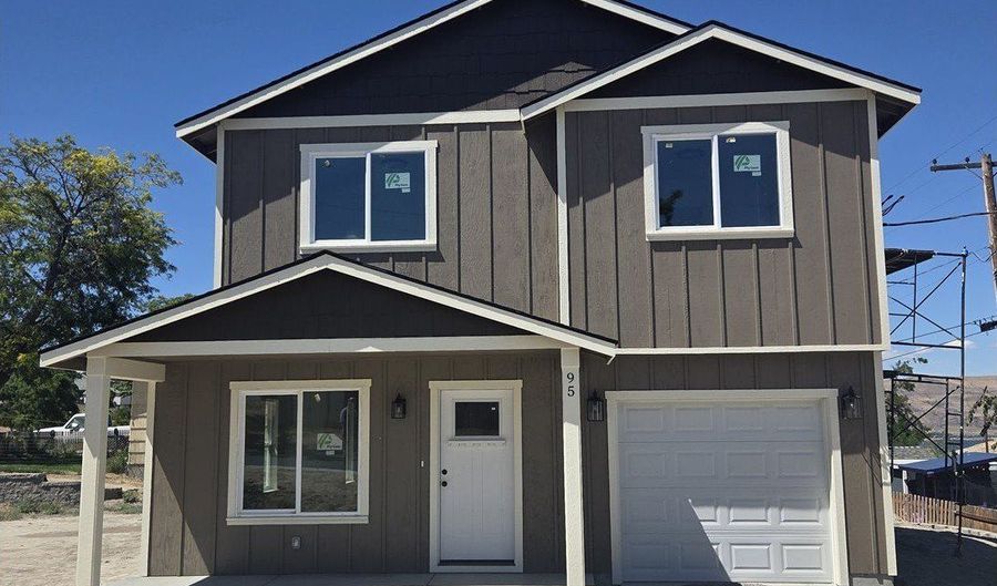 95 W Ivy St, Arlington, OR 97812 - 3 Beds, 3 Bath