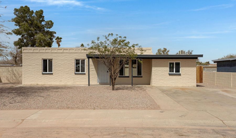 314 E CHOLLA St, Casa Grande, AZ 85122 - 5 Beds, 3 Bath