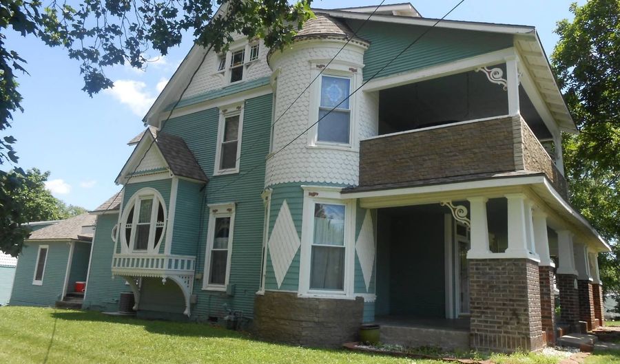 103 W Daniel St, Albany, MO 64402 - 3 Beds, 2 Bath