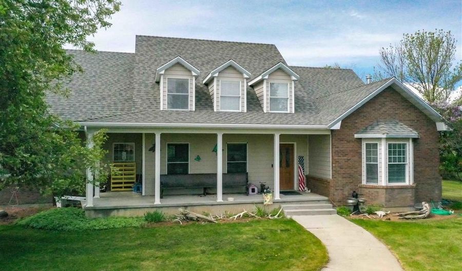 39 N 41st St N, Cody, WY 82414 - 5 Beds, 3 Bath