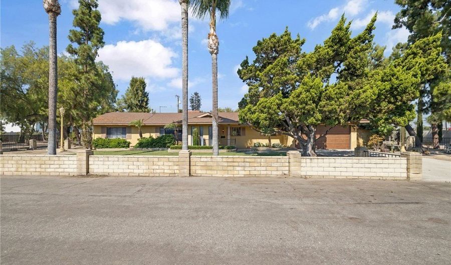 531 N Cherry Tree Ln, Anaheim, CA 92806 - 3 Beds, 3 Bath
