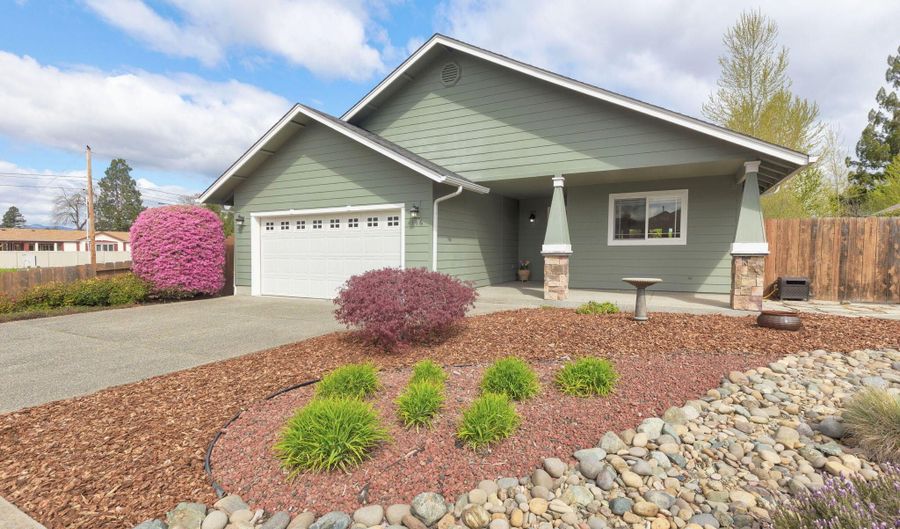 116 SW Otter Ct, Grants Pass, OR 97527 - 3 Beds, 2 Bath