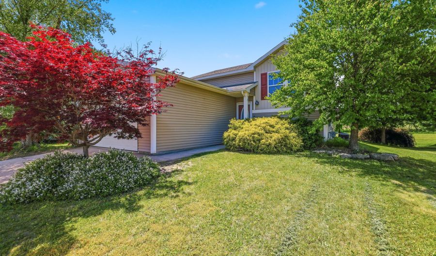 6457 Kodiak Dr SE, Alto, MI 49302 - 3 Beds, 2 Bath