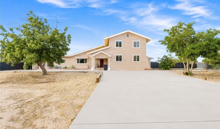 15037 Miami, Apple Valley, CA 92307 - 8 Beds, 7 Bath
