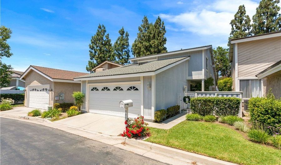 909 S S. Lake Summit Dr, Anaheim, CA 92807 - 4 Beds, 3 Bath